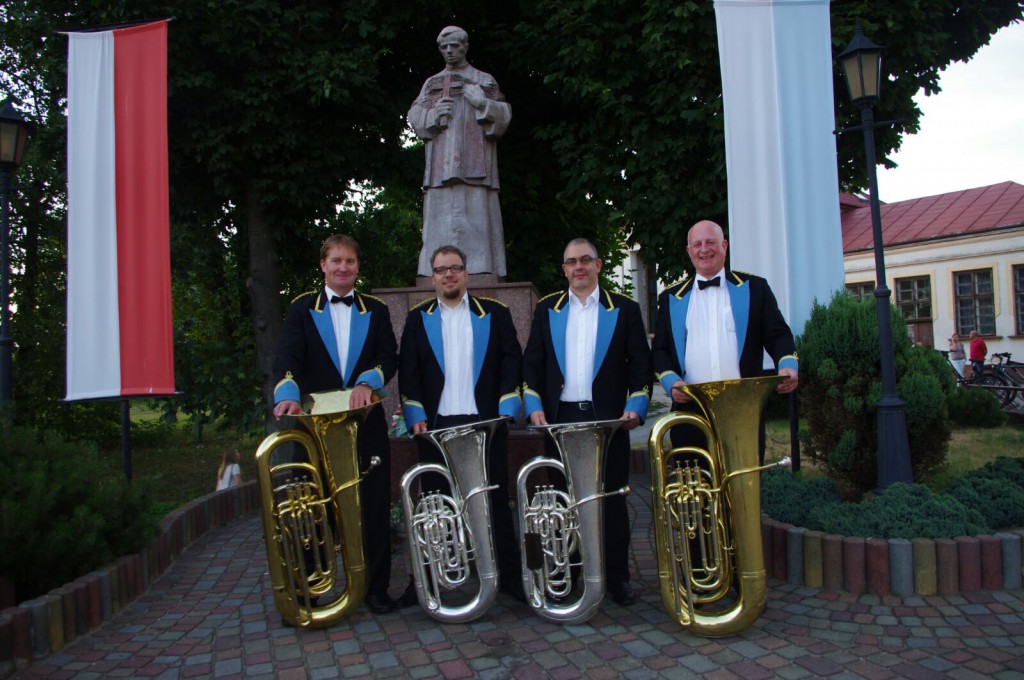 (C) S. Hofmann | Sören Hofmann (2.v.l) und Lothar Leuthold (3.v.l.) mit den Tubisten der Regent Brass London