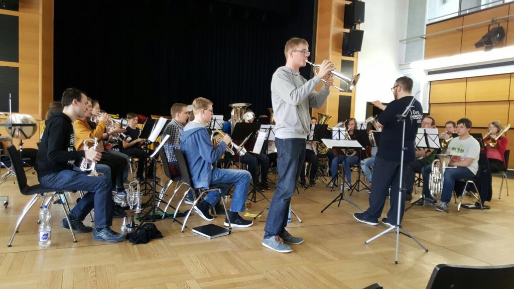 (C) VSB e.V. | Flügelhornist Jakob Wohland bei der Probe zusammen mit den weiteren Jugend-Brass-Band-Workshop-Teilnehmern